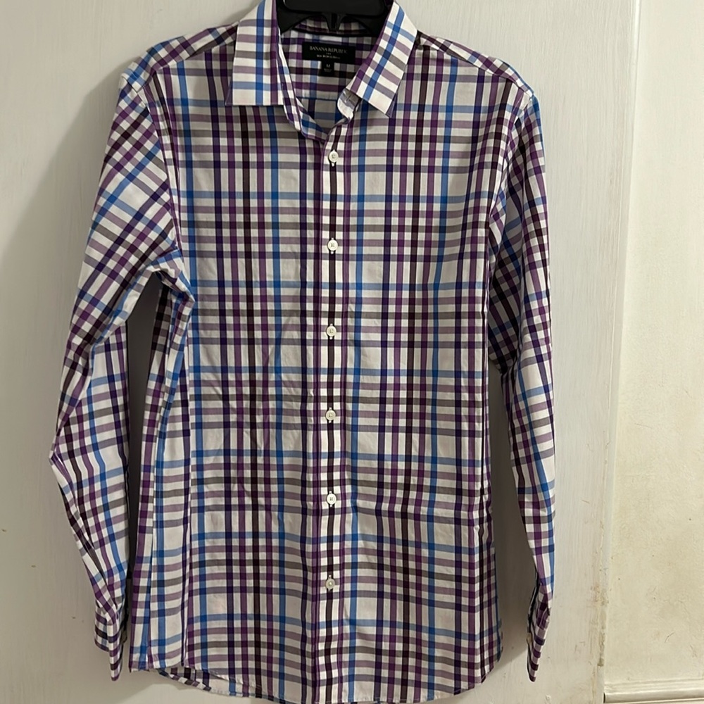 Banana Republic Long sleeve, slim fit multi color plaid button up shirt.